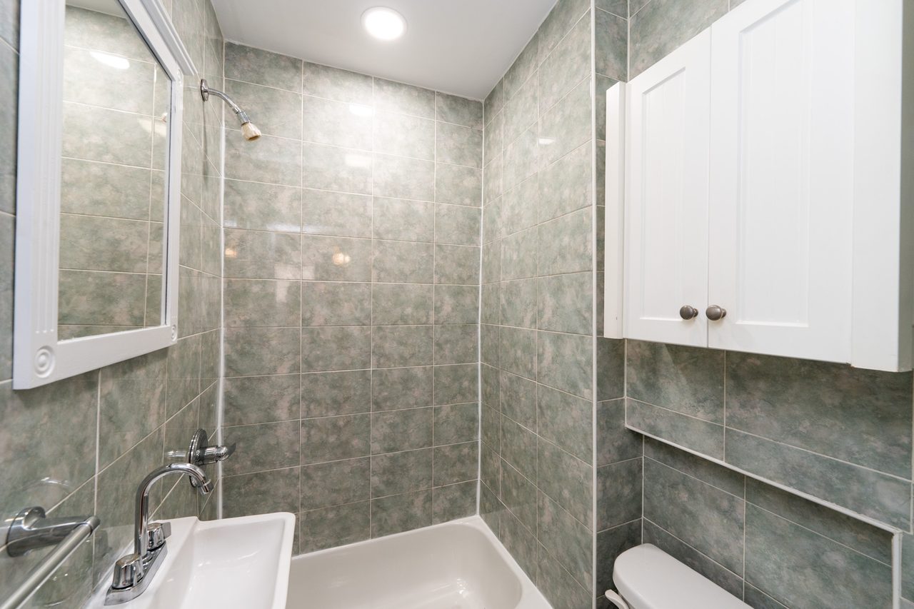 a room in Upper East Side photo 6
