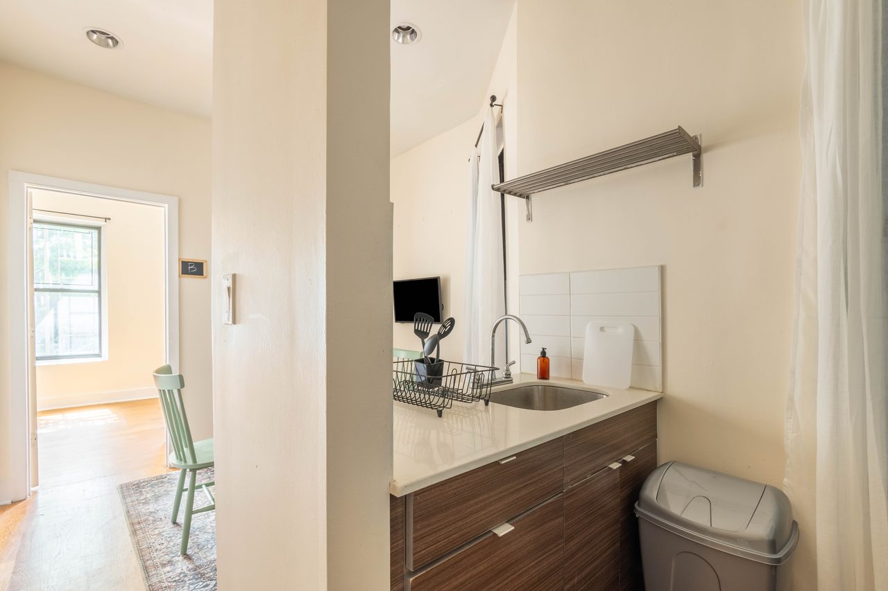 a room in Morningside Heights photo 3