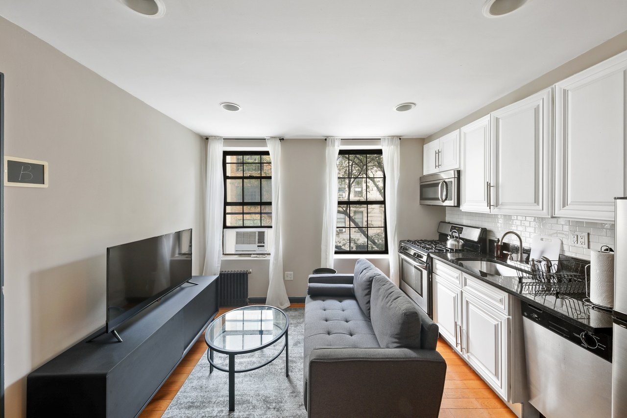 a room in East Village photo 5