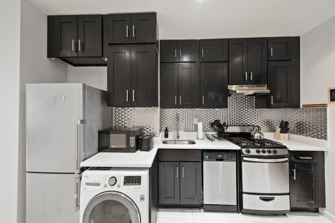 a room in Morningside Heights photo 8