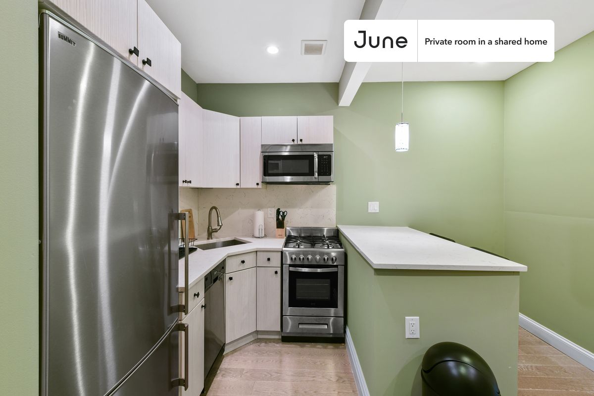a room in East Village photo 6