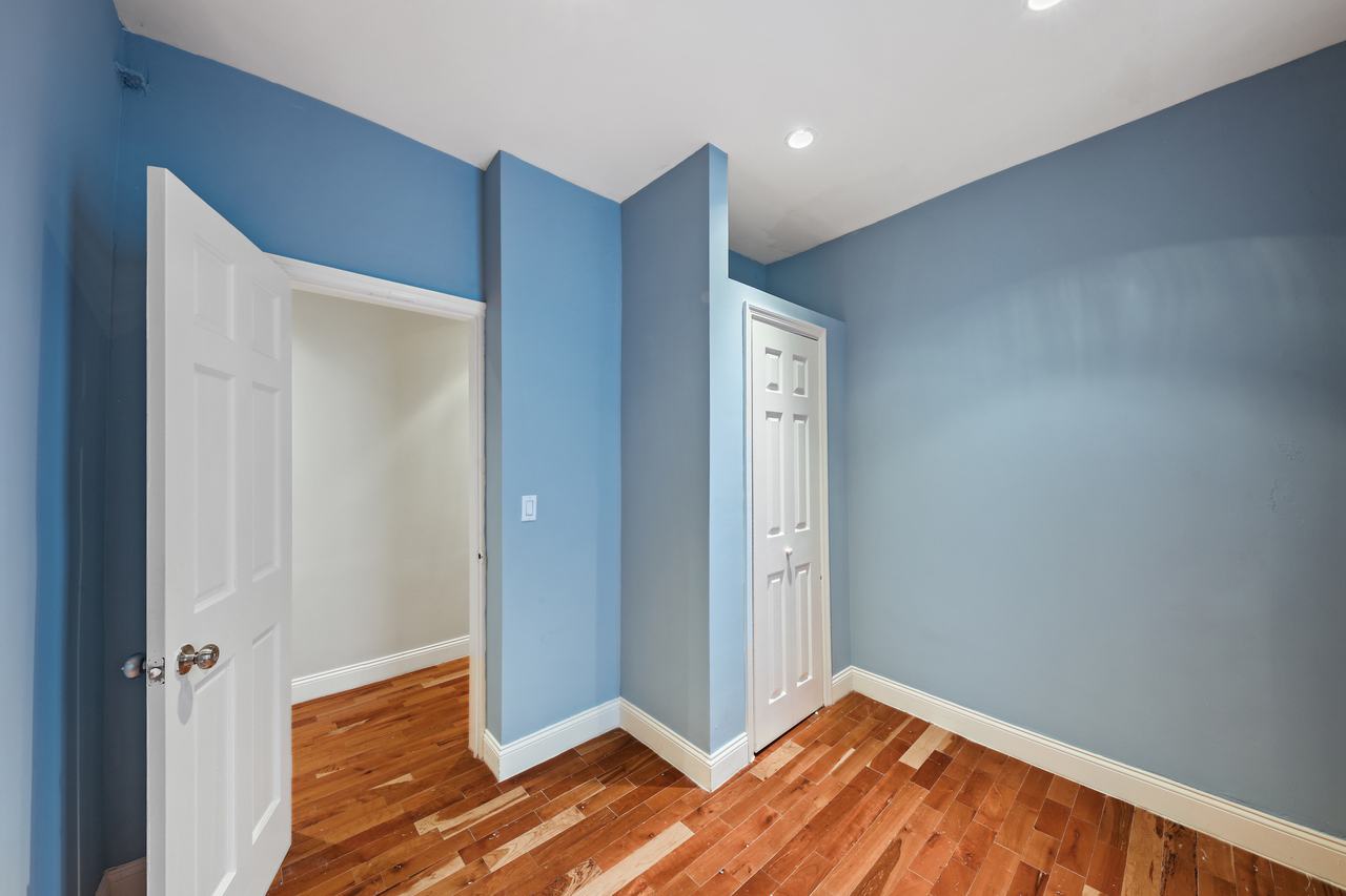 a room in East Harlem photo 2