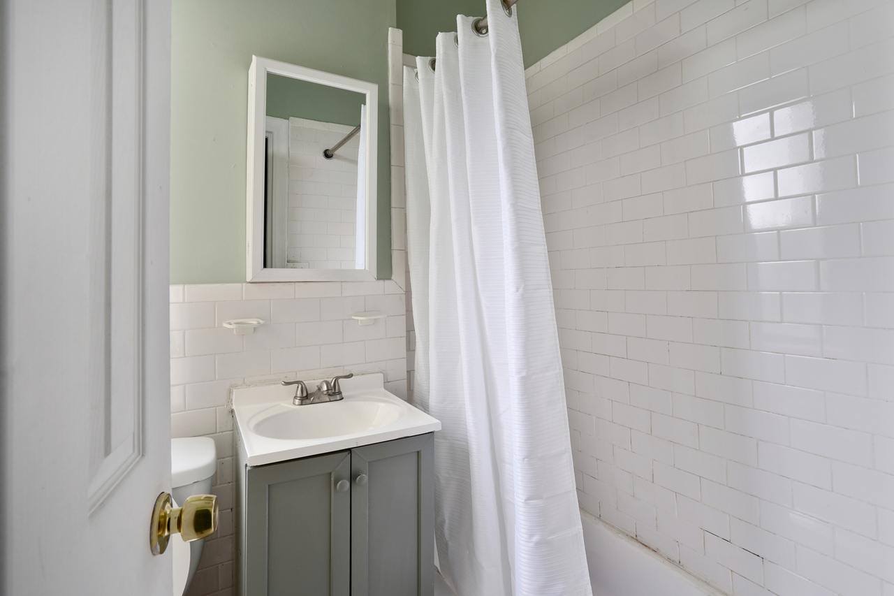 a room in East Village photo 5
