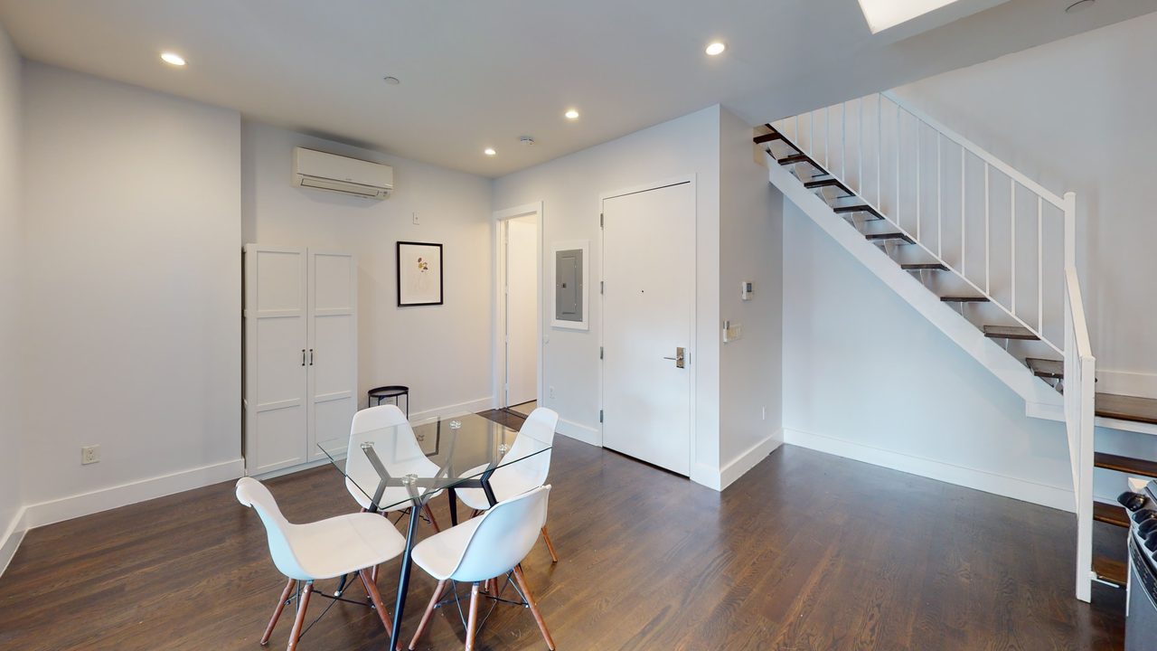 a room in Bedford-Stuyvesant photo 6