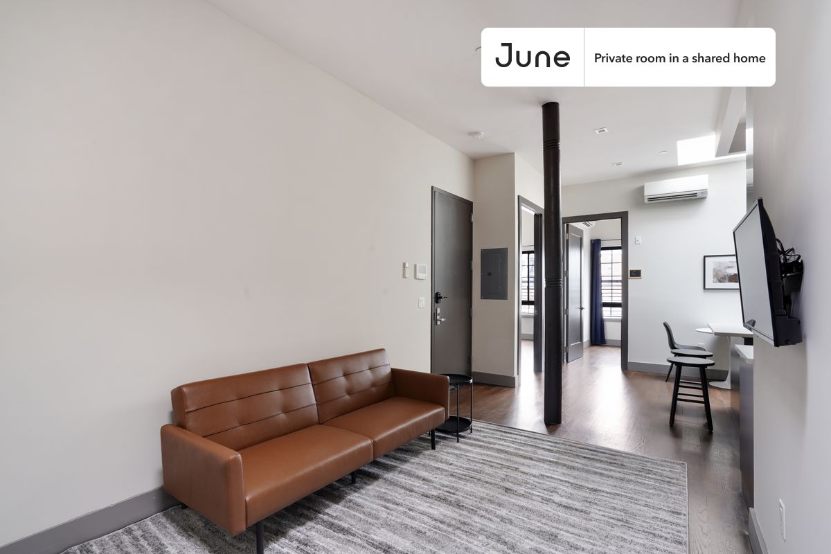 a room in Bedford-Stuyvesant photo 7