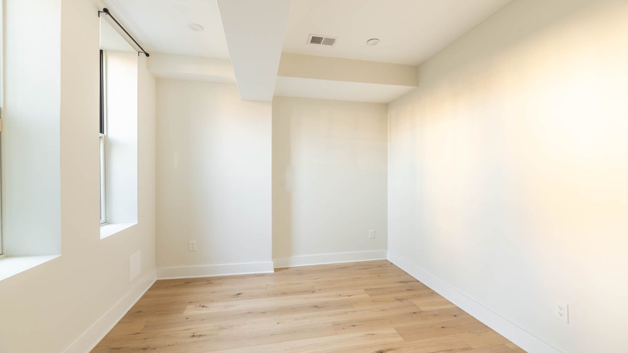 private room in Northwest Washington photo 5