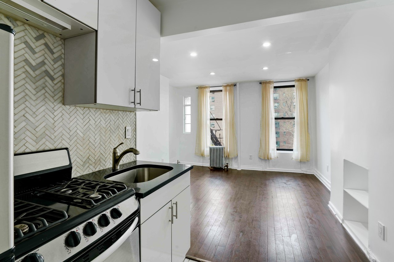 a room in East Village photo 5