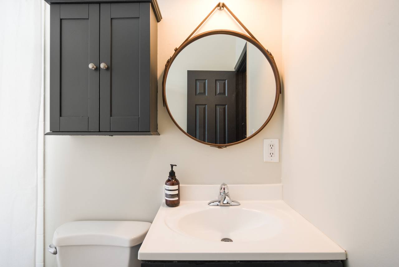a room in Northwest Washington photo 8