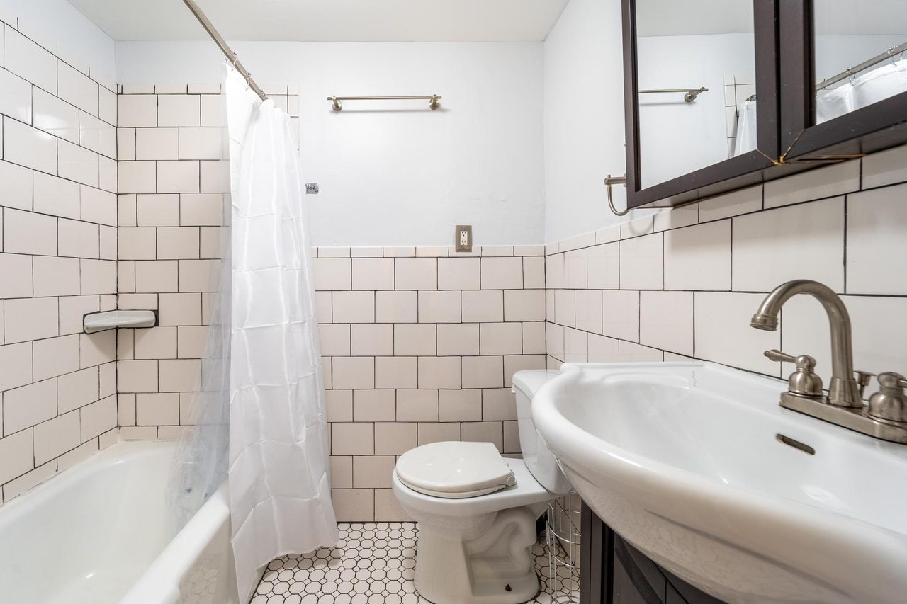 a room in Northwest Washington photo 5