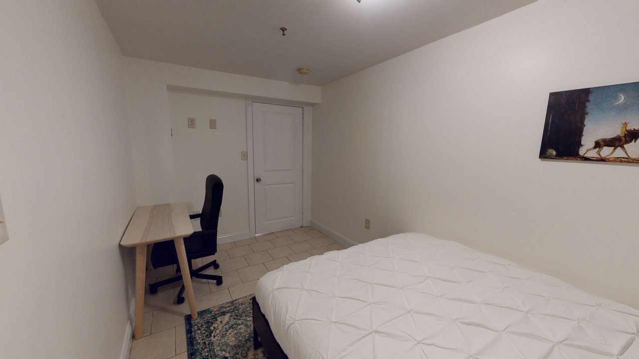 a room in Roxbury photo 2