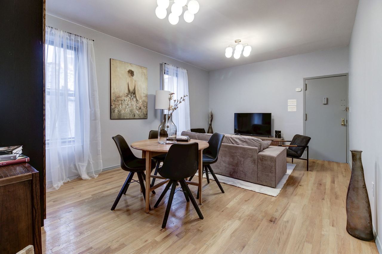 a room in Hamilton Heights photo 5