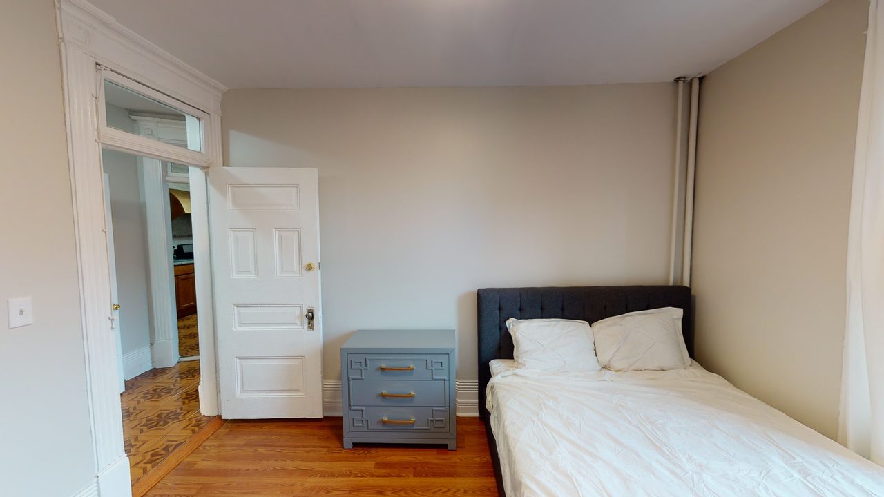 a room in Harlem photo 3