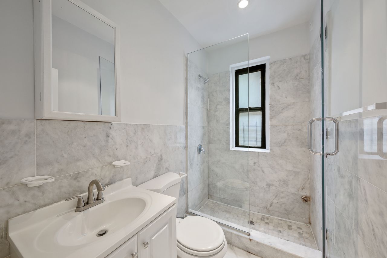 a room in East Harlem photo 5