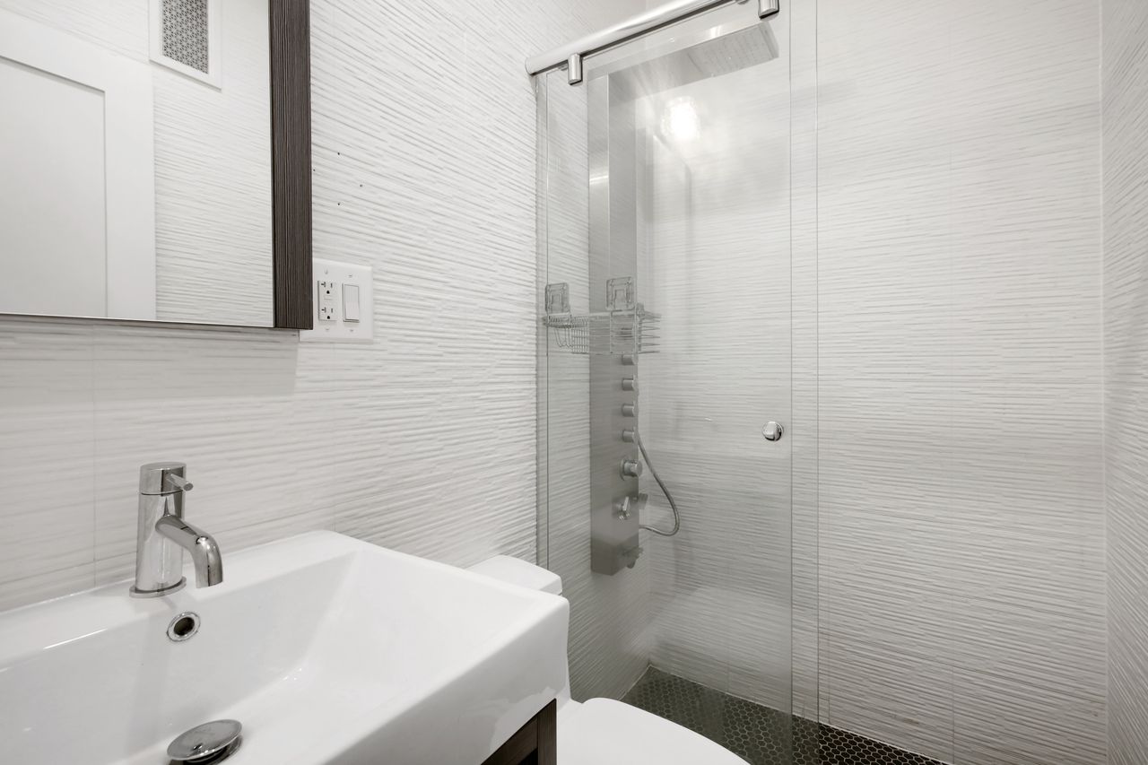 a room in East Village photo 8