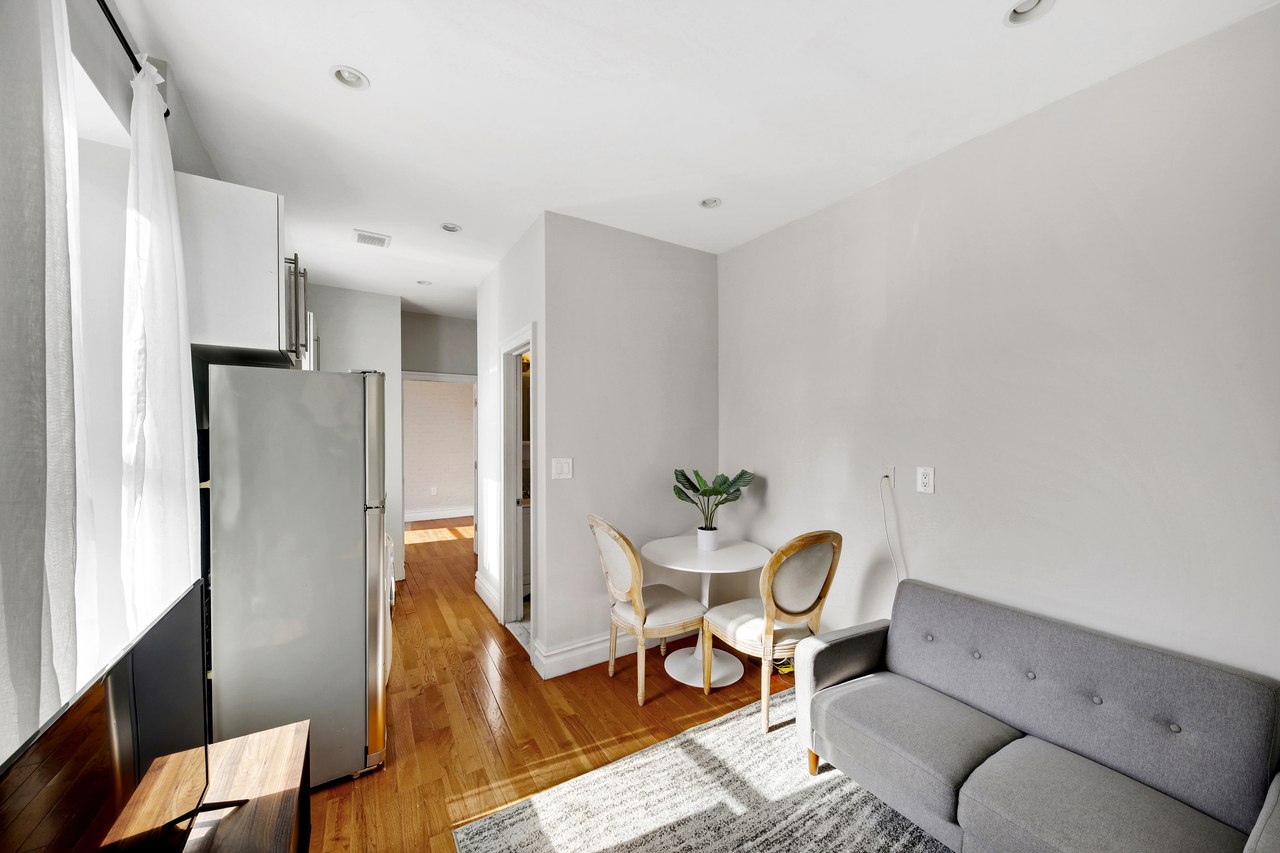 a room in Hell's Kitchen photo 5