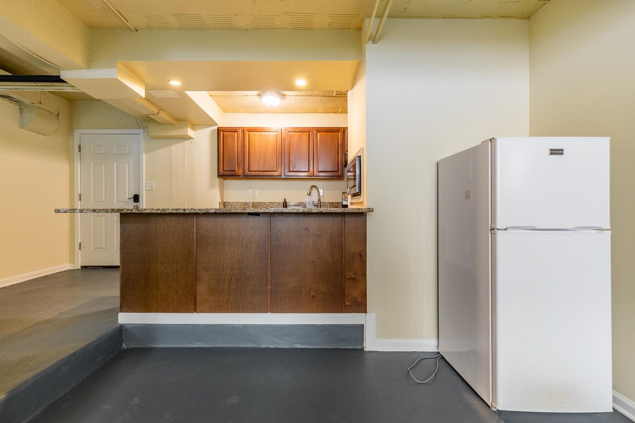 a room in Northwest Washington photo 7