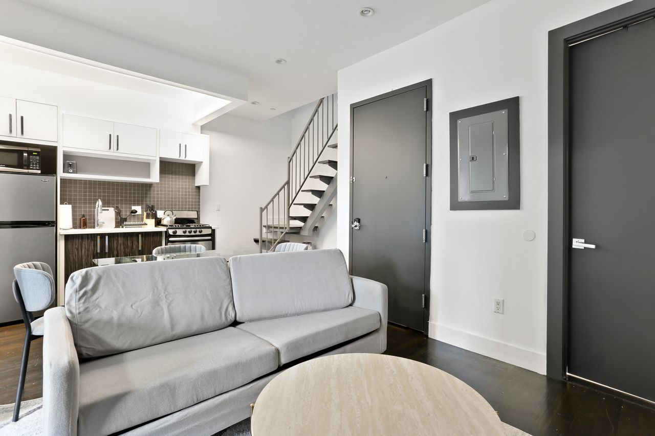 a room in Bedford-Stuyvesant photo 5