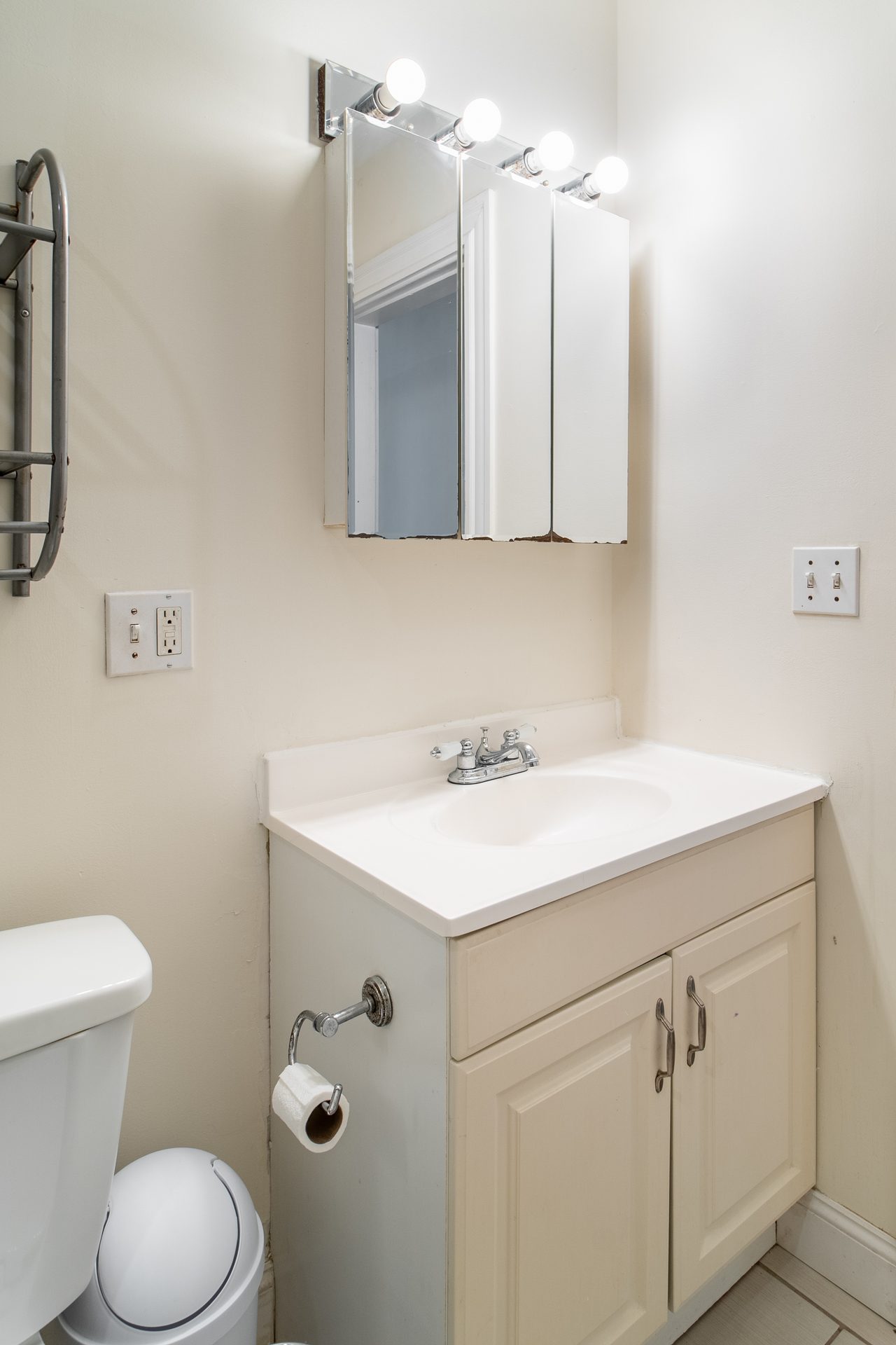 a room in Mission Hill photo 9