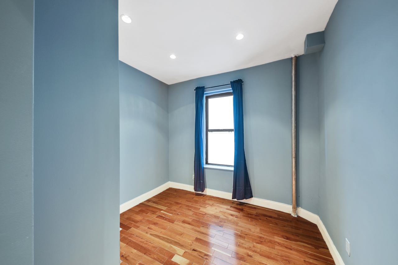 a room in East Harlem photo 3