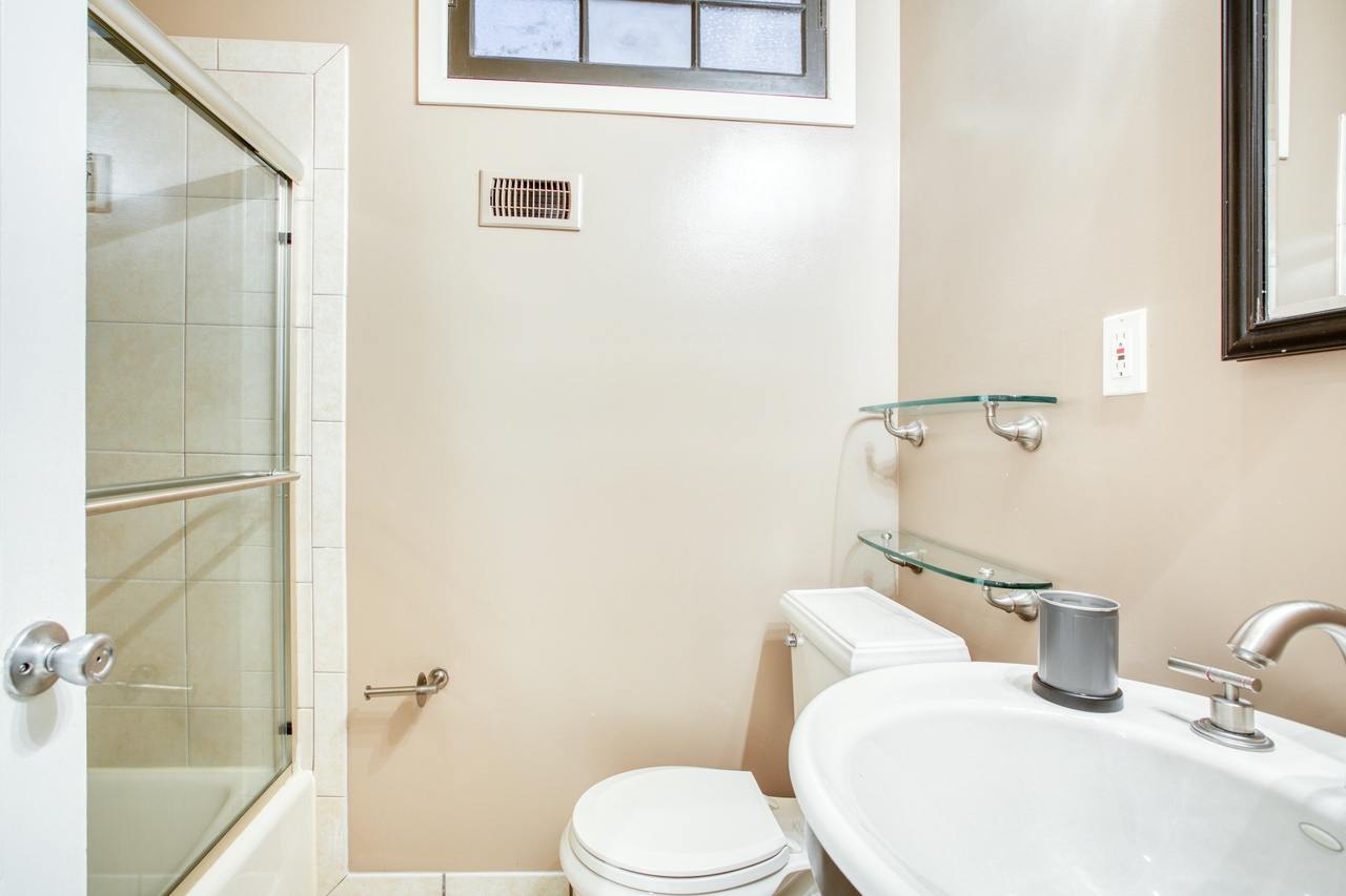 a room in Barney Circle photo 6