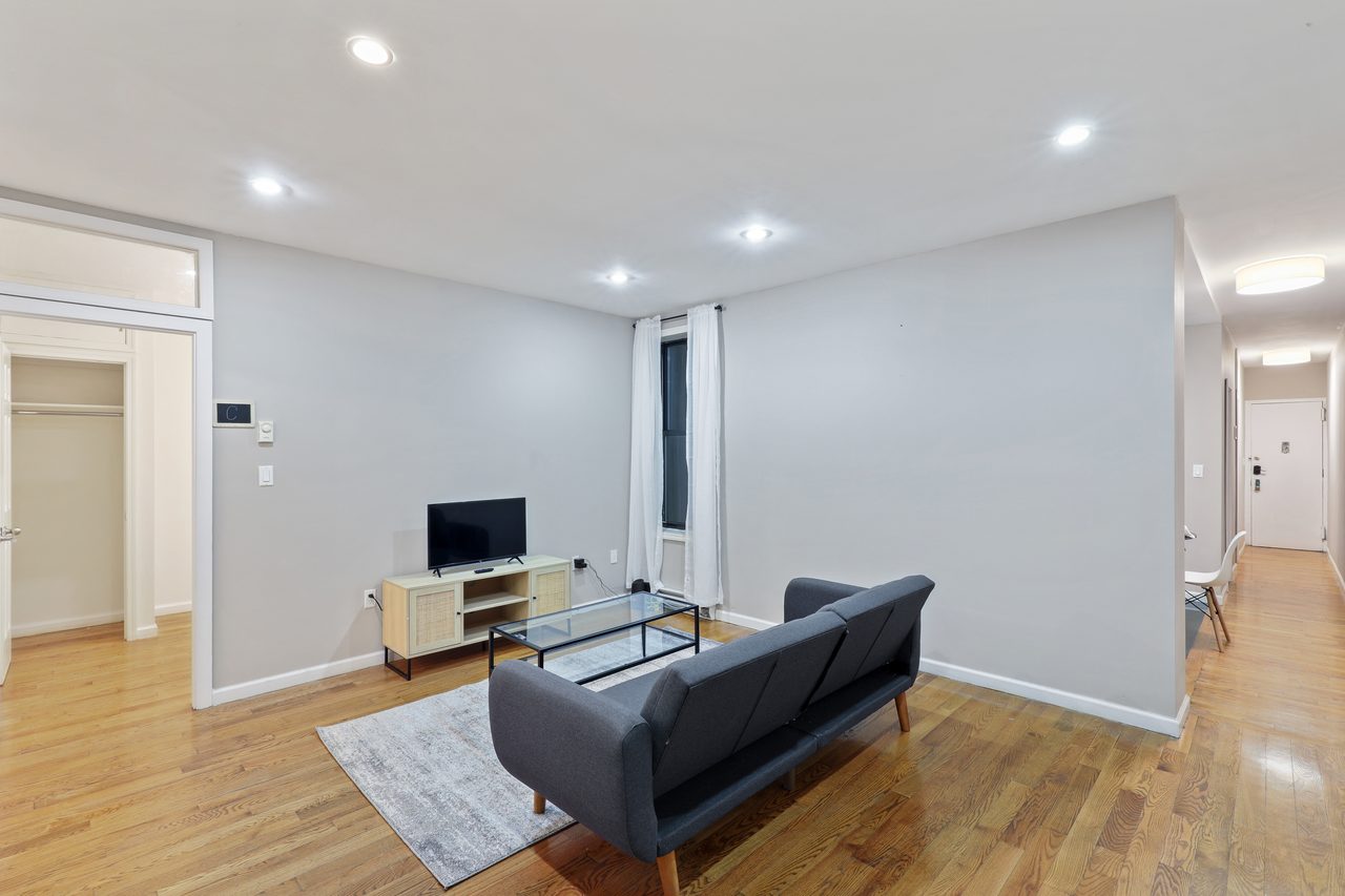 a room in Morningside Heights photo 5