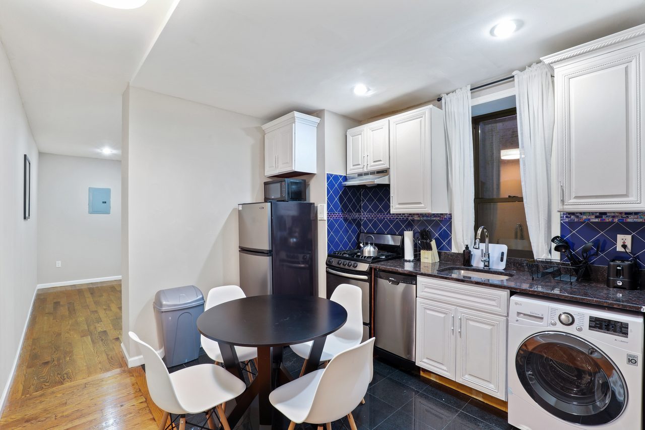 a room in Morningside Heights photo 4