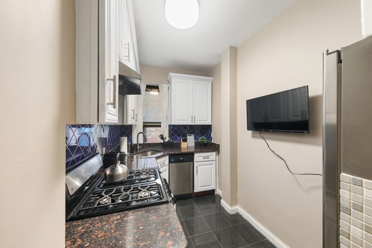 a room in Morningside Heights photo 3