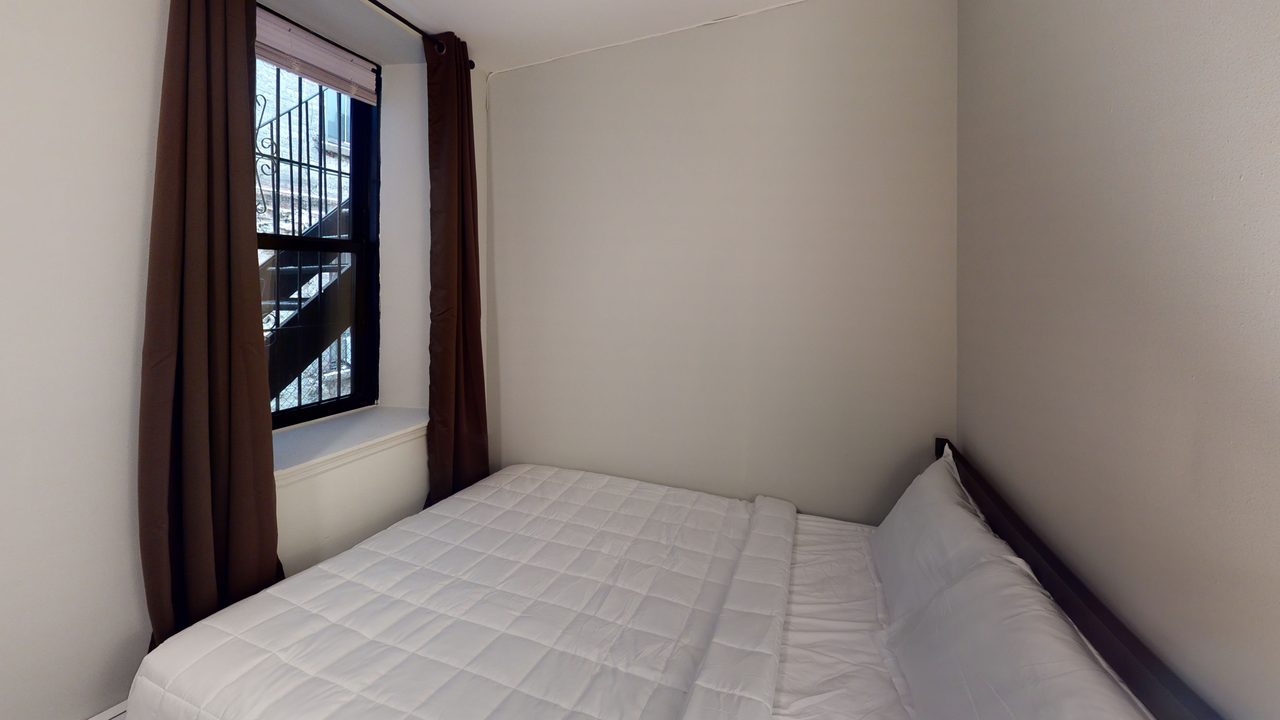 a room in Morningside Heights photo 2