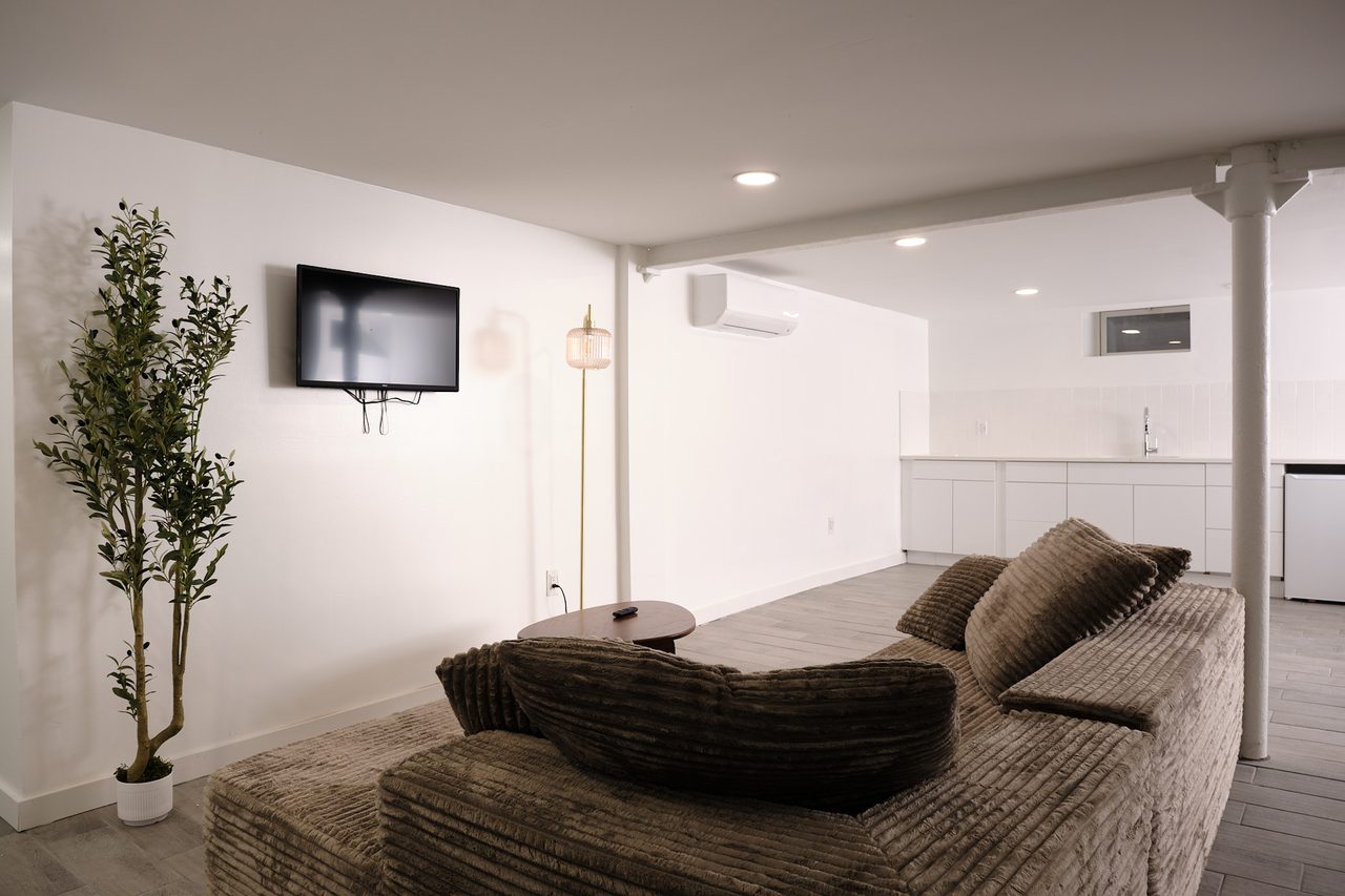 a room in Flatbush photo 9