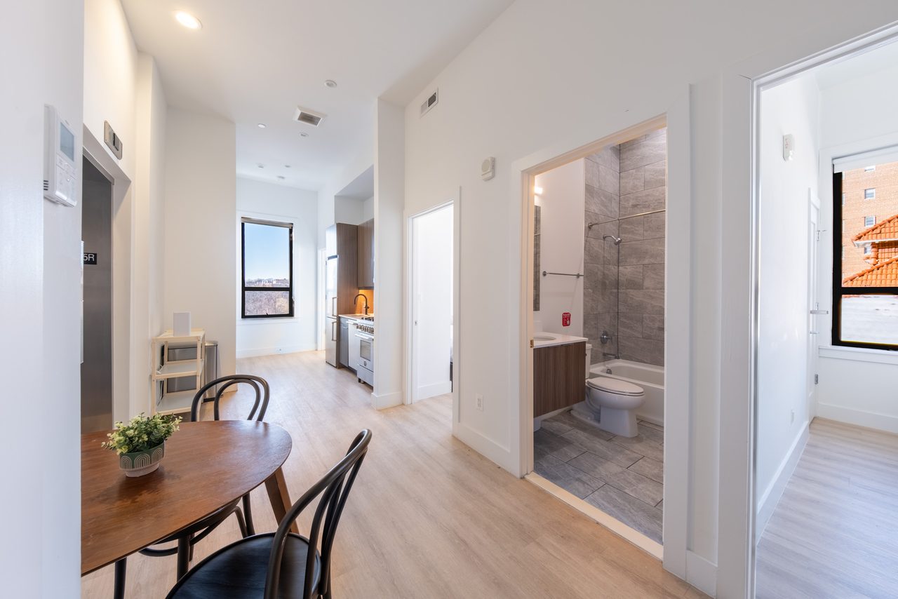 a room in Northwest Washington photo 7