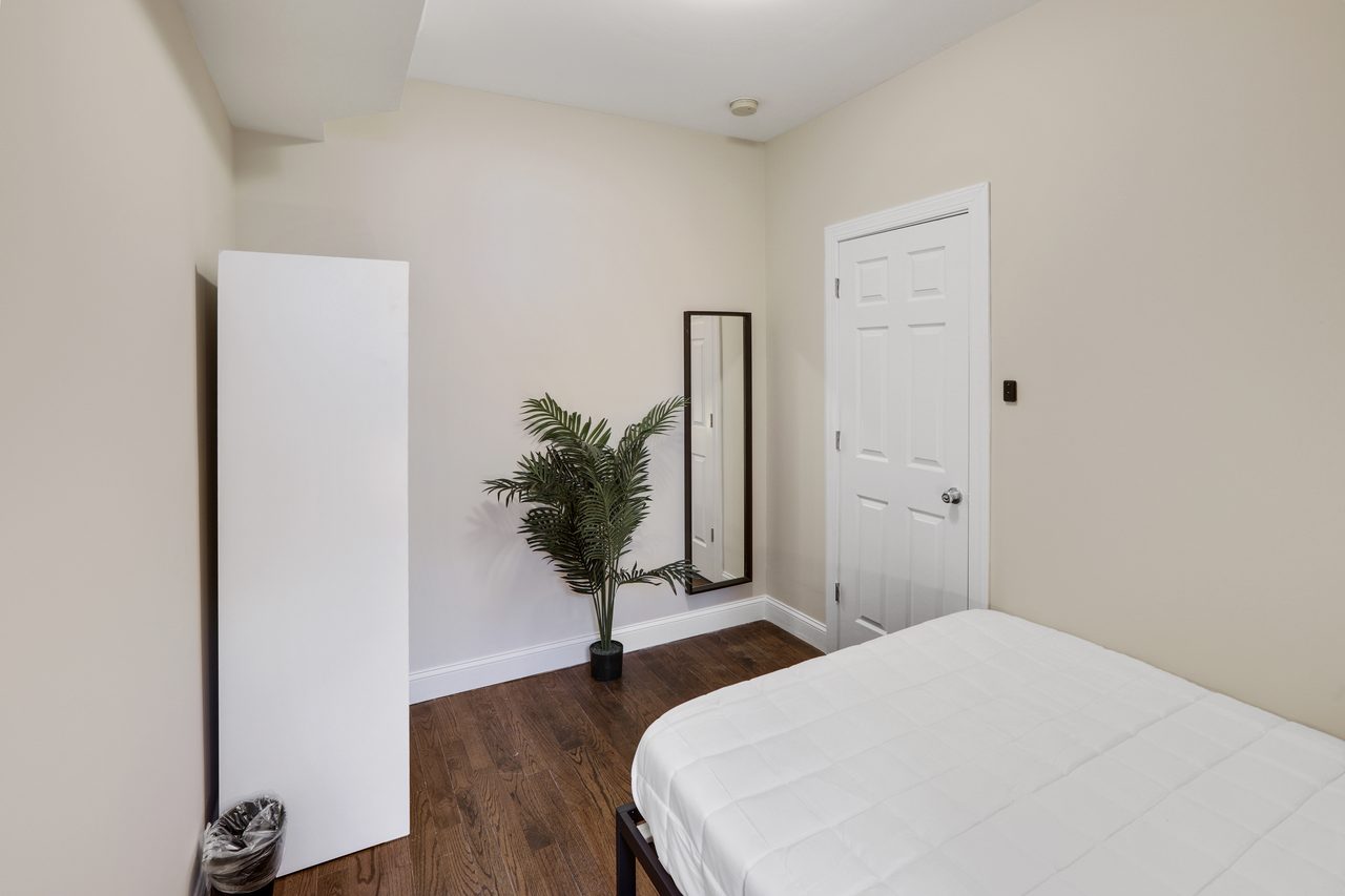 a room in Northwest Washington photo 2