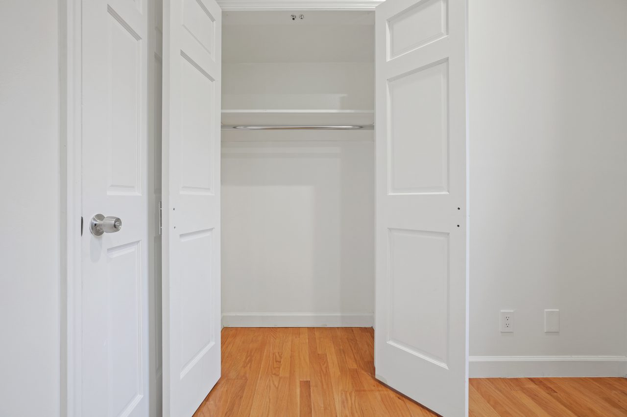 a room in Hamilton Heights photo 4