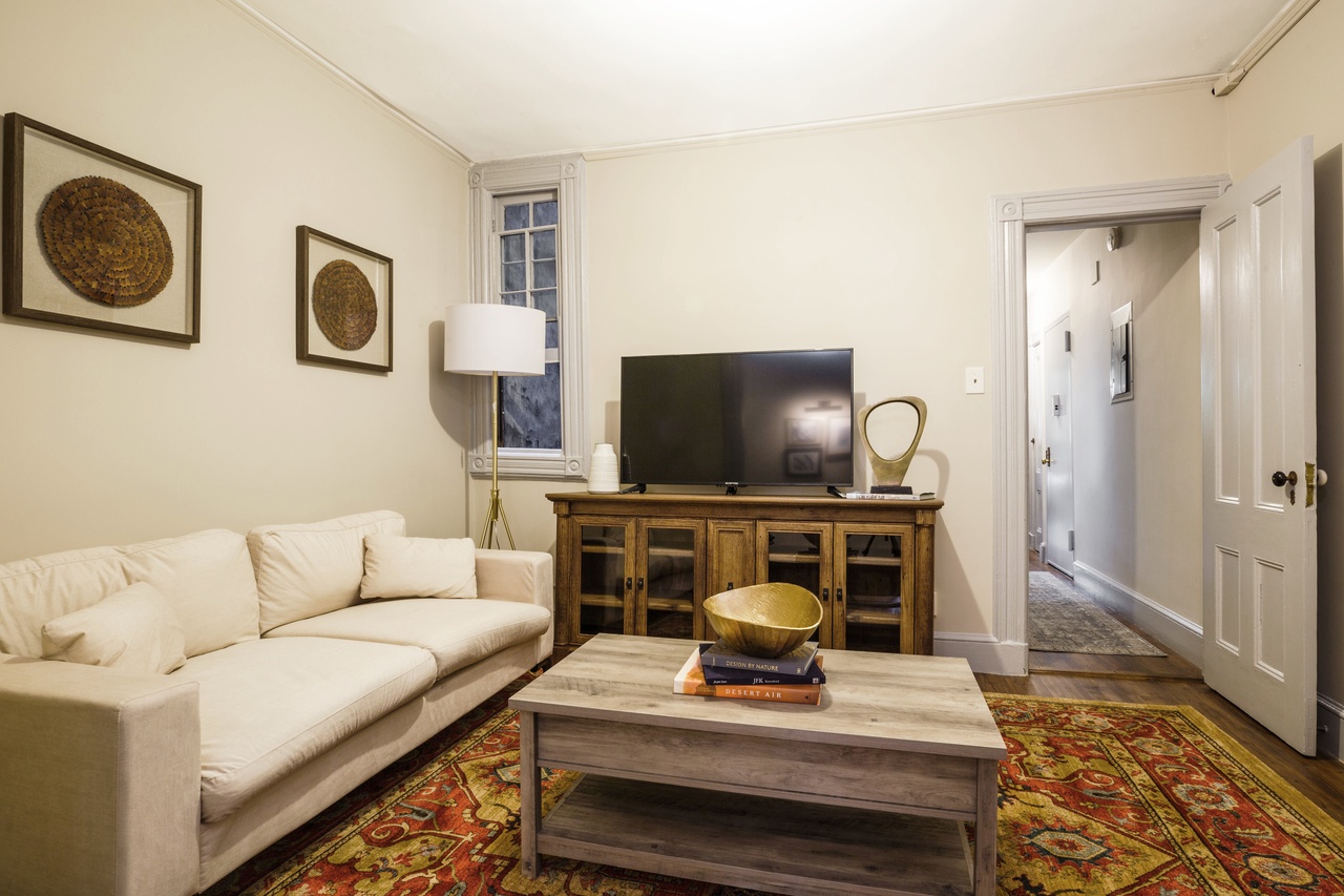a room in Theater District photo 3