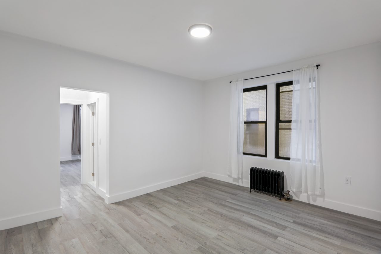 a room in Hamilton Heights photo 4