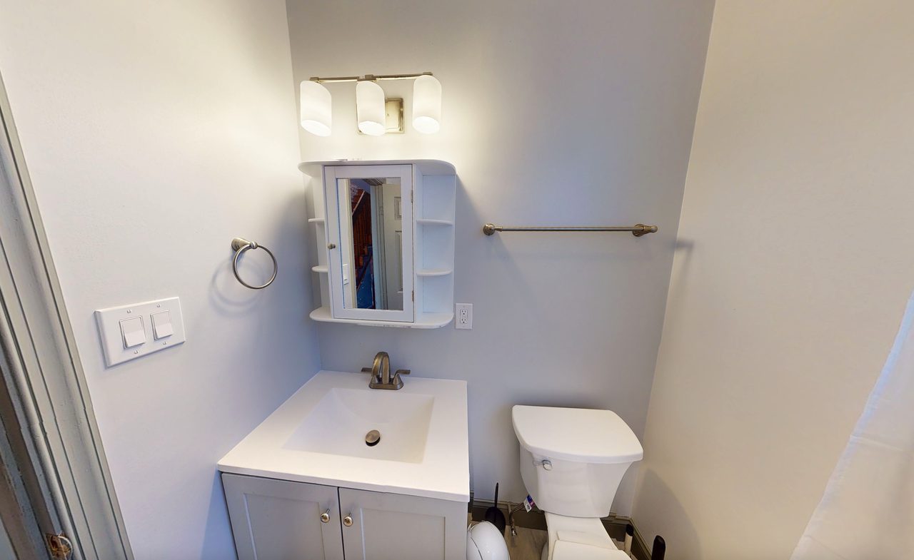 a room in Northwest Washington photo 7