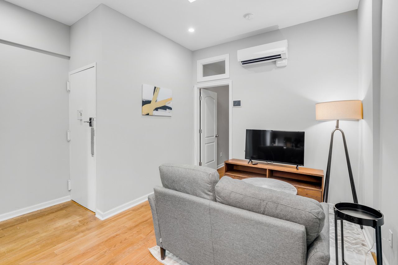 a room in Upper East Side photo 6
