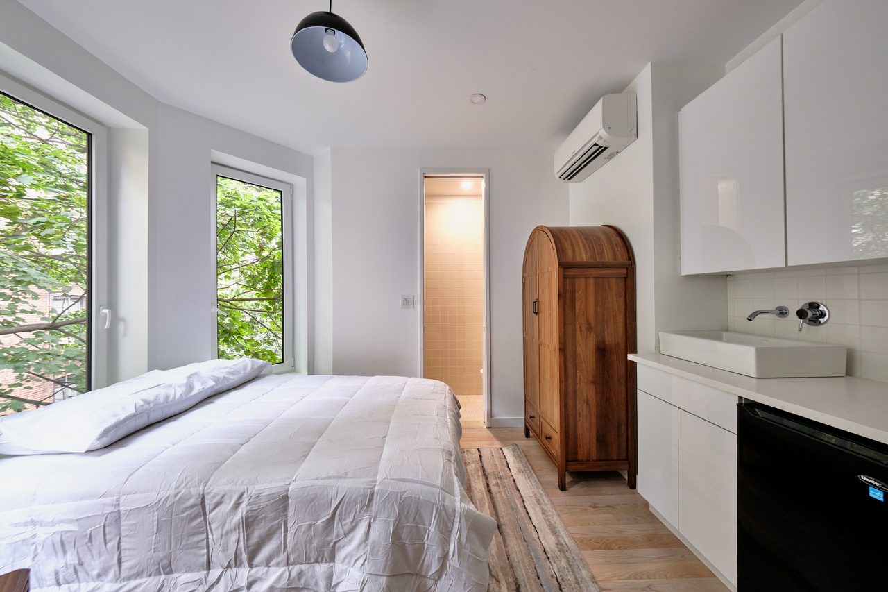 a room in Flatbush photo 5