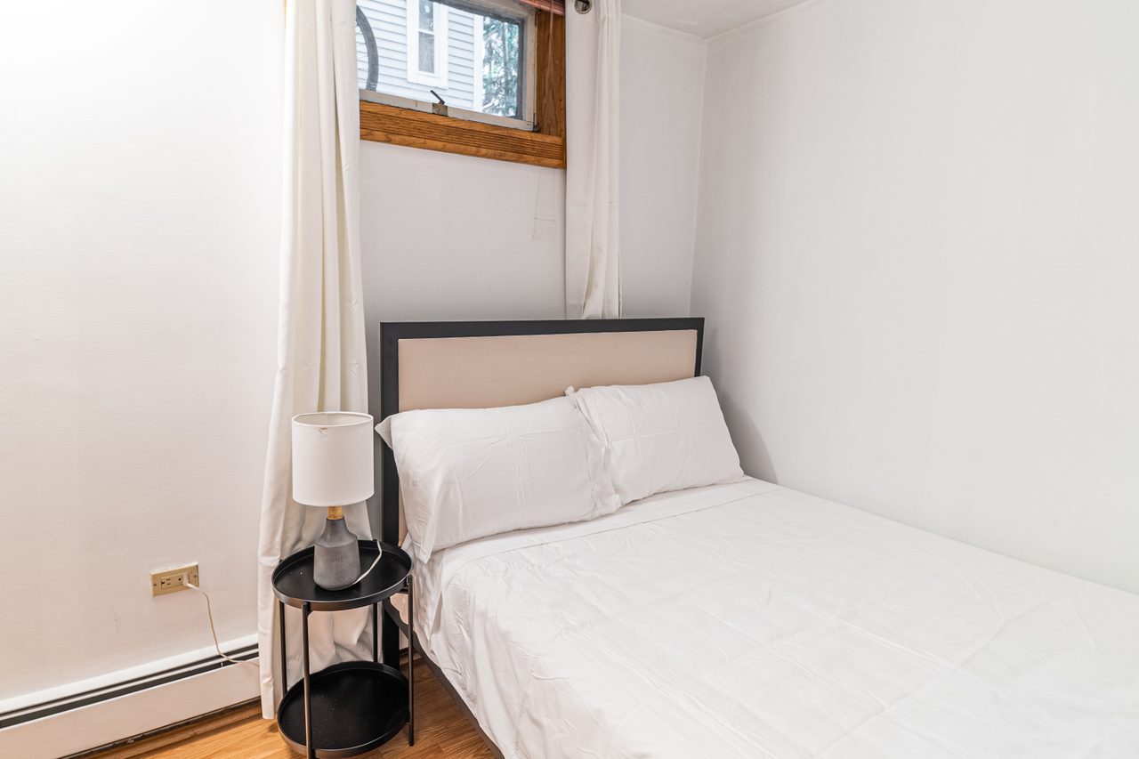 a room in Cambridgeport photo 2