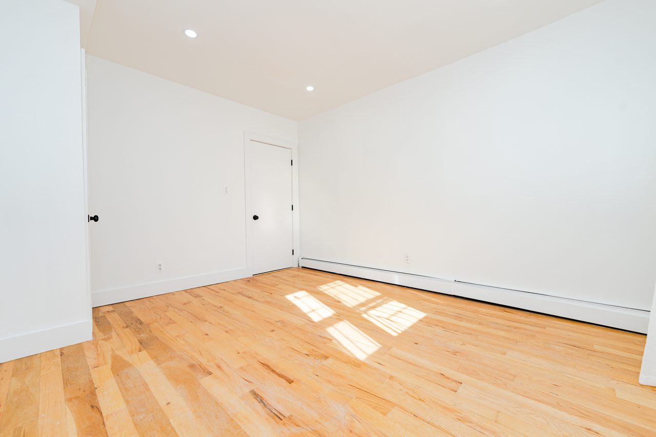 a room in Bedford-Stuyvesant photo 4