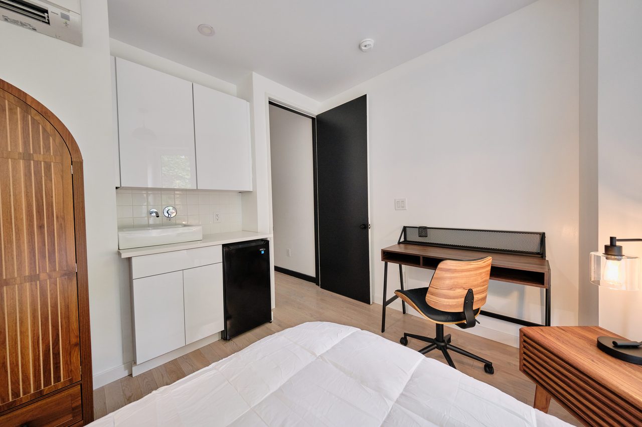 a room in Flatbush photo 3