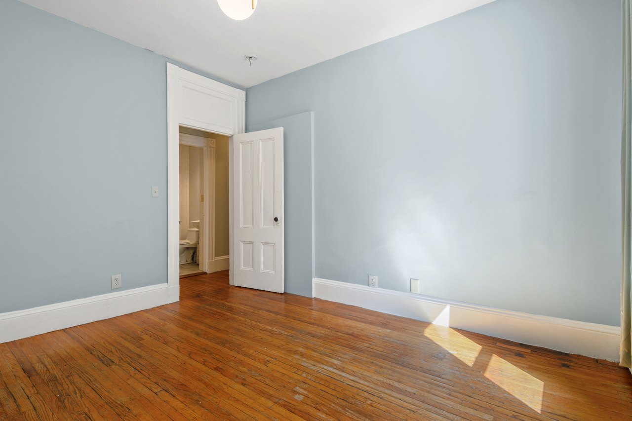 a room in Lower Allston photo 5