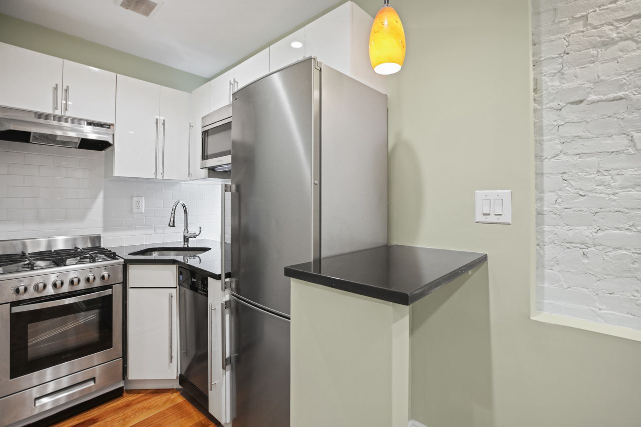 a room in East Village photo 5