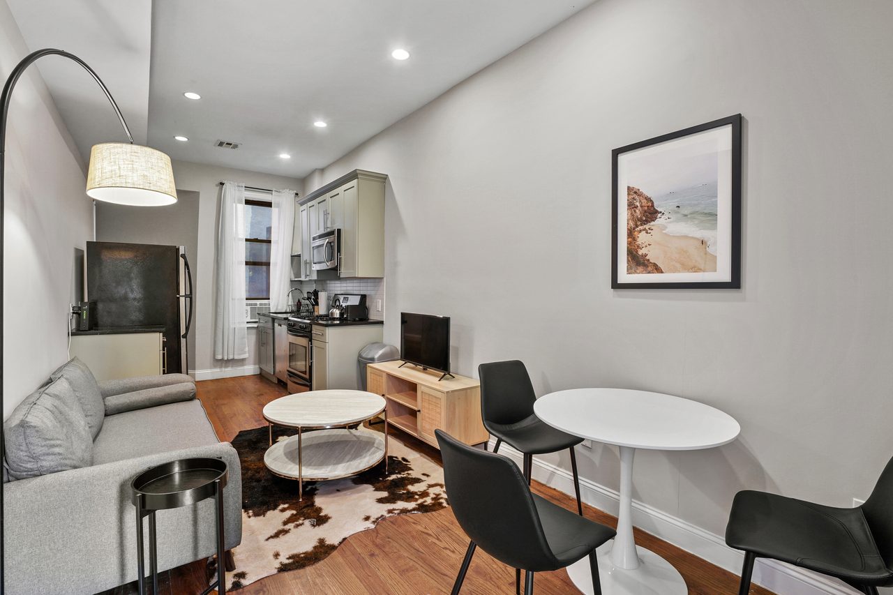 a room in Crown Heights photo 5
