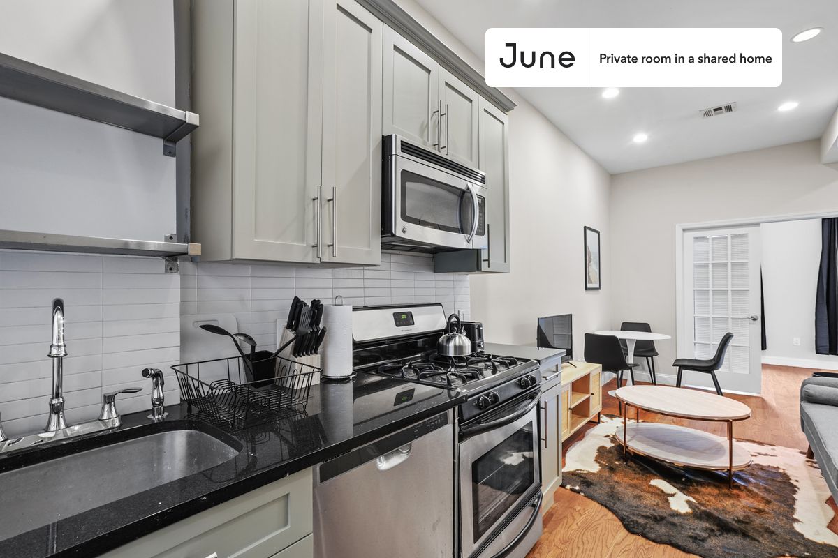 a room in Crown Heights photo 8