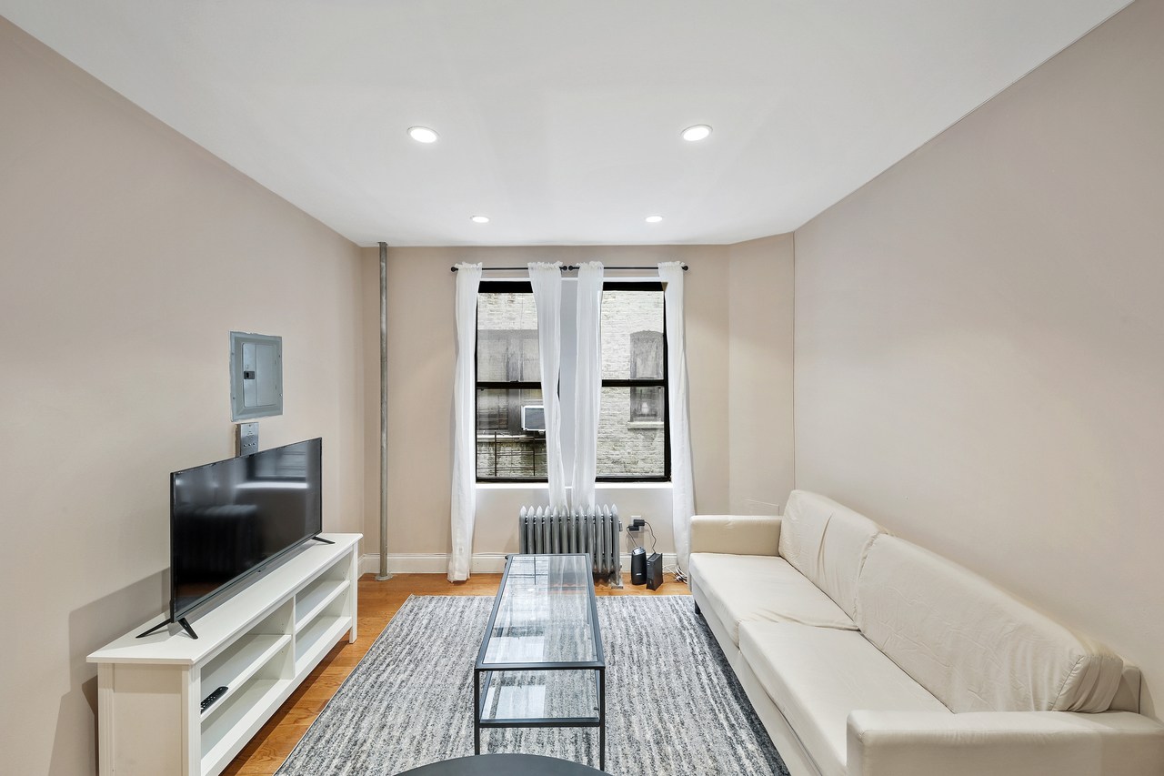 a room in East Harlem photo 2