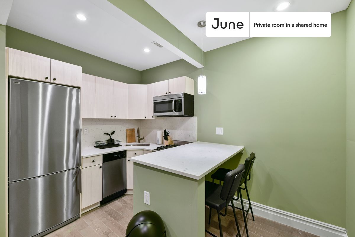 a room in East Village photo 5