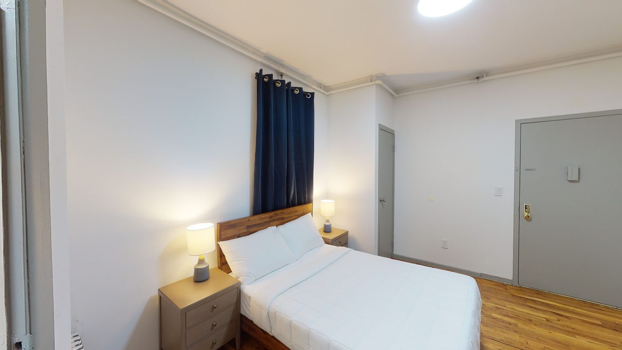 a room in Lincoln Square photo 5