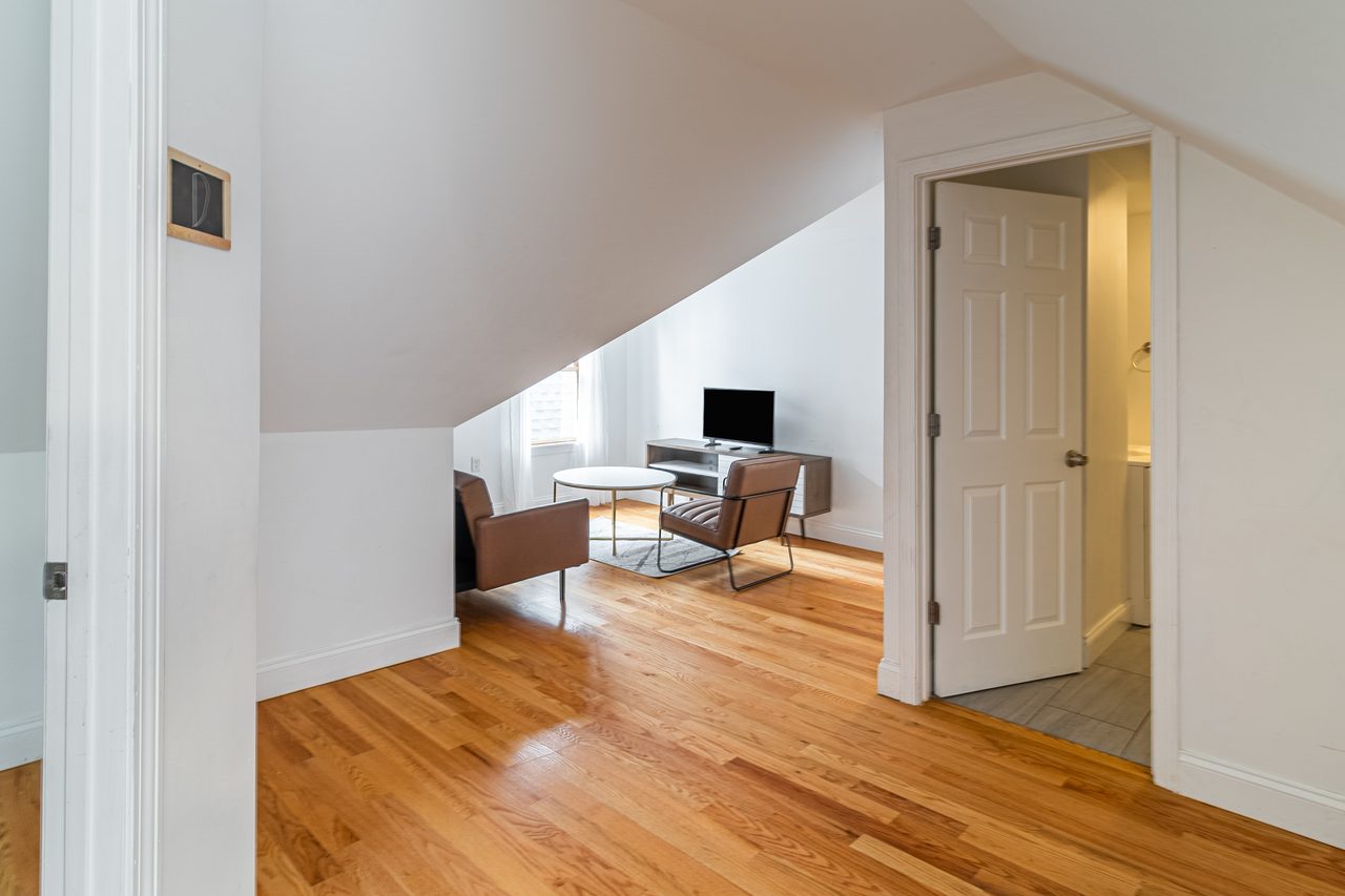 a room in East Somerville photo 9