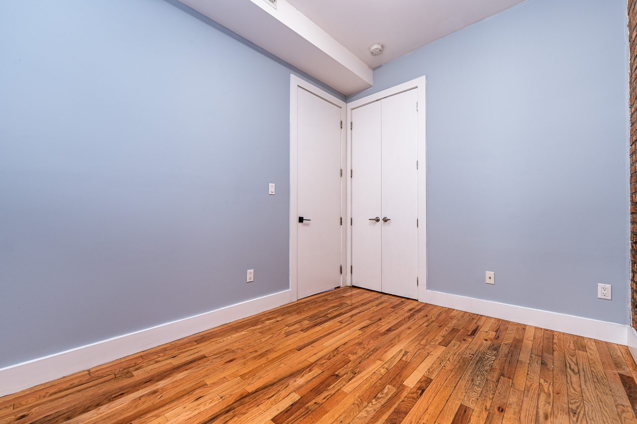 a room in Ocean Hill photo 2