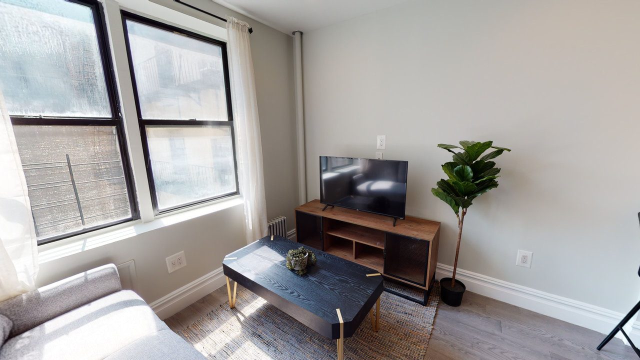a room in East Village photo 7